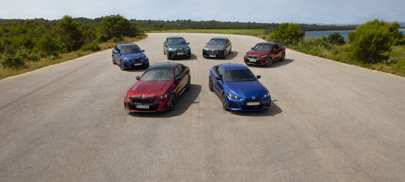 Demonstracyjne samochody BMW.